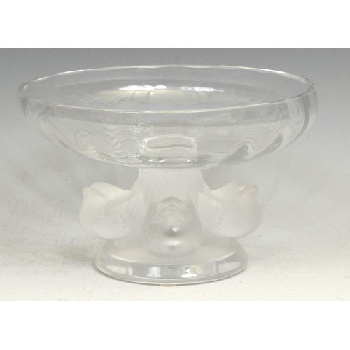 157 - A Lalique Lovebird pattern pedestal comport, the support moulded as four frosted glass birds seated ... 