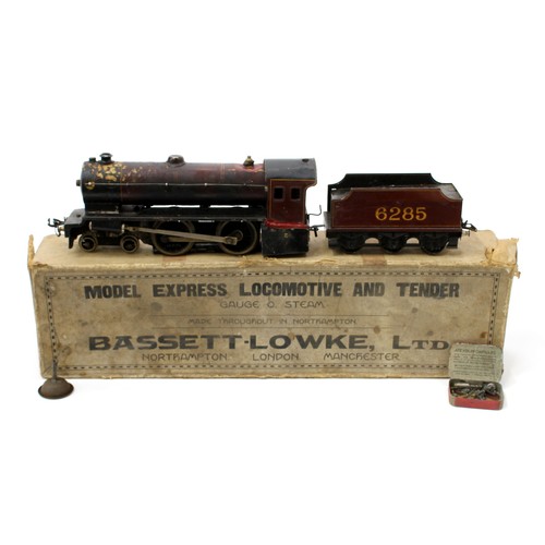 7268 - A Bassett-Lowke O Gauge tinplate and live steam 4-4-0 'Model Express' locomotive and six wheel tende... 