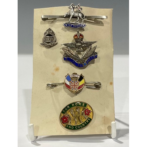 253 - Badges - a collection of Royal Air Force and military badges