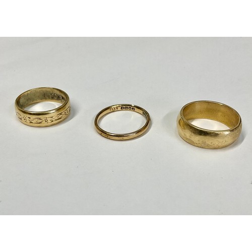 315 - An 18ct gold wedding band, marked 750, ring size M, 8.2g; two other 18ct gold wedding bands, 7.1g (3... 