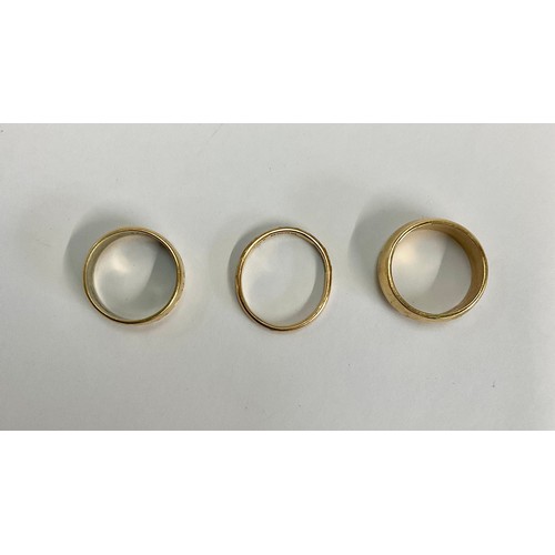 315 - An 18ct gold wedding band, marked 750, ring size M, 8.2g; two other 18ct gold wedding bands, 7.1g (3... 