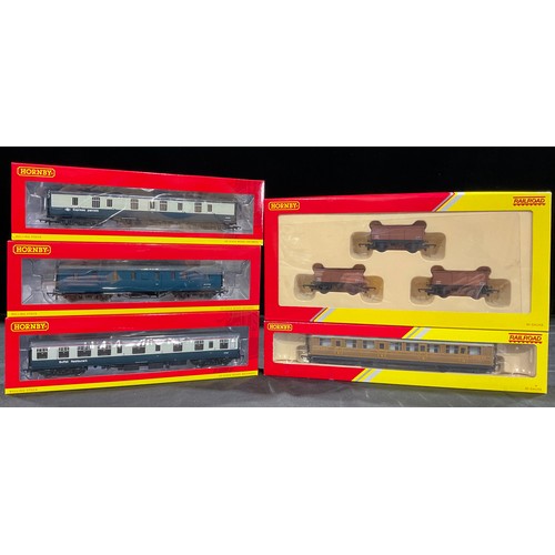 339 - Toys & Juvenalia - Hornby OO Gauge, comprising R6473 triple mineral wagon pack, window boxed; R4646 ... 