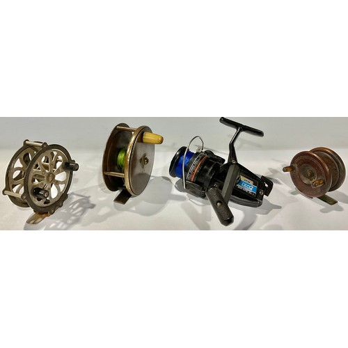 400 - A 19th century brass salmon reel, 19cm diameter; a wooden reel, smaller; a Ryobi LX02 reel; a fly re... 