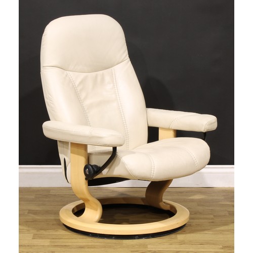 98 - An Ekornes Stressless chair, 97cm high, 72cm wide, the seat 47cm wide and 43cm deep; conforming foot... 