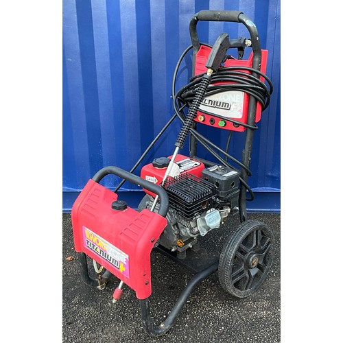 473 - A Workzone Titanium+ pressure washer