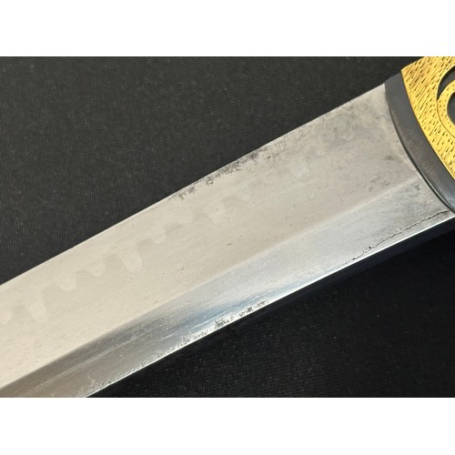 9067 - Japanese Wakizashi Sword with single edge blade with good Hamon line 400mm in length. Mon to the Hab... 