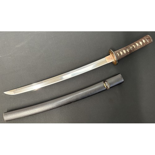 9074 - Japanese Wakizashi Sword with single edged double fullered blade 440mm in length. Hamon line to edge... 