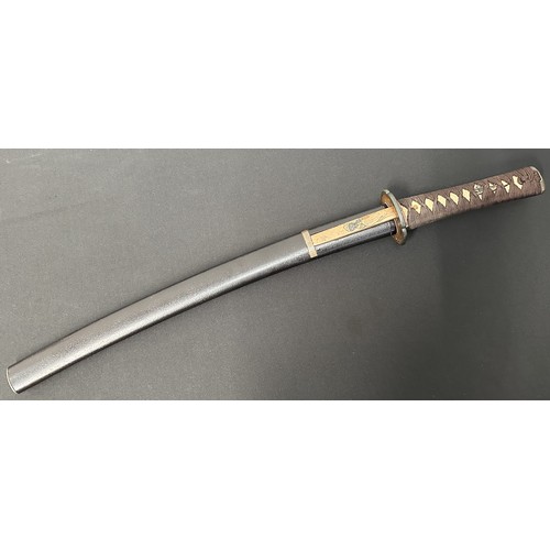 9074 - Japanese Wakizashi Sword with single edged double fullered blade 440mm in length. Hamon line to edge... 