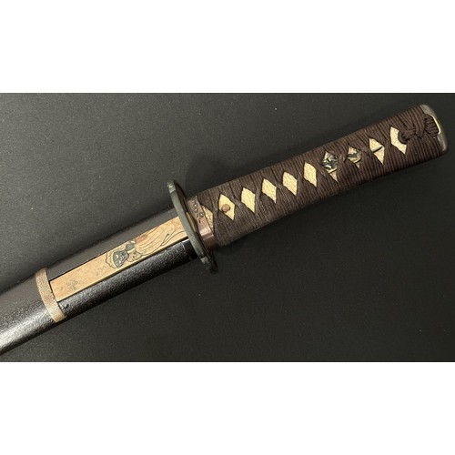 9074 - Japanese Wakizashi Sword with single edged double fullered blade 440mm in length. Hamon line to edge... 