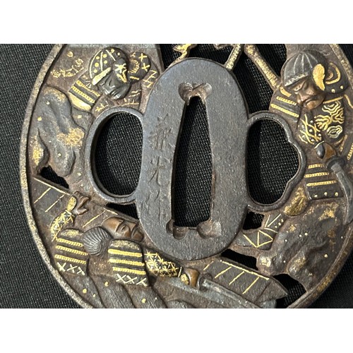 9091 - Japanese Sword Tsuba in iron, featuring Samurai warriors. Signed Kanemitsu saku.
Made by Kanemitsu. ... 