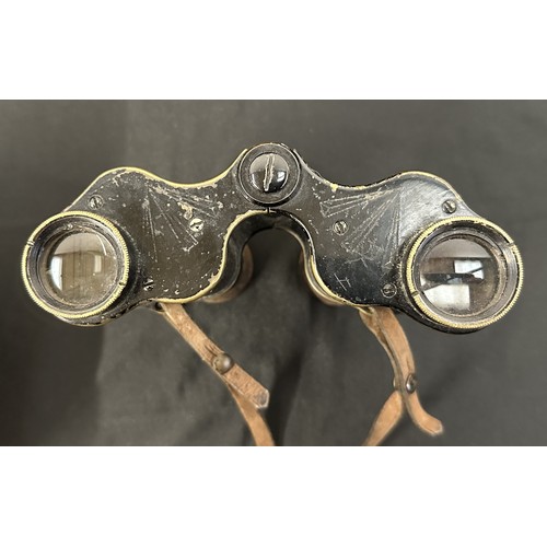 9106 - WW1 British Stereo Prism Binoculars Power 6. Maker marked 