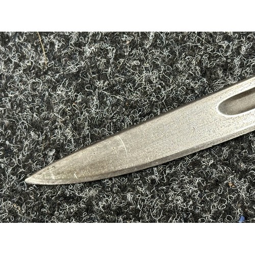 9115 - WW1 British 1907 Pattern Bayonet with single edged fullered blade 430mm in length, maker marked and ... 