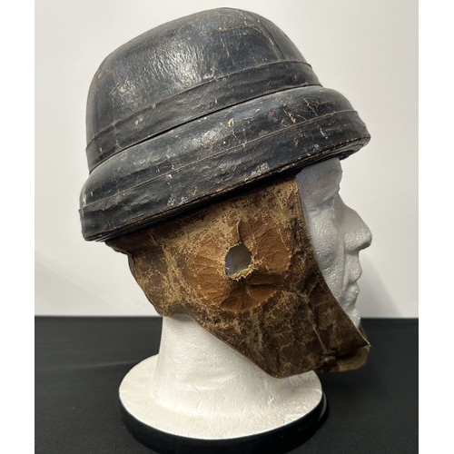 9122 - WW1 French Flying Helmet. Machine woven makers label to crown 