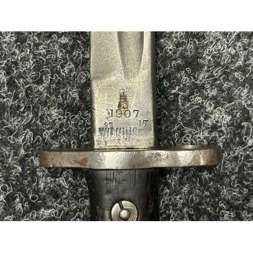 9124 - WW1 British 1907 Pattern Bayonet with single edged fullered blade 425mm in length, maker marked and ... 