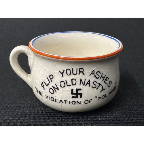 9161 - WW2 British Fieldings miniature ceramic ashtray in the form of a chamber pot, 'FLIP YOUR ASHES ON OL... 