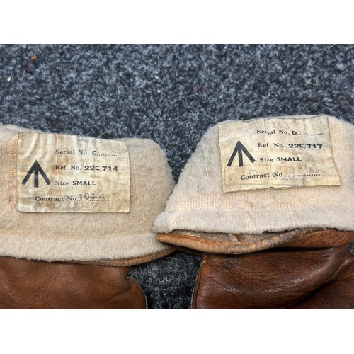 9163 - WW2 British RAF Electricaly Heated Leather Flying Gloves. Size Small. Stores Ref No. 22C/714. Both c... 