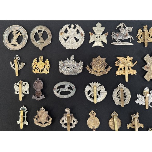 9191 - WW2 British Cap Badge collection comprising of over 60 badges and collar dogs.