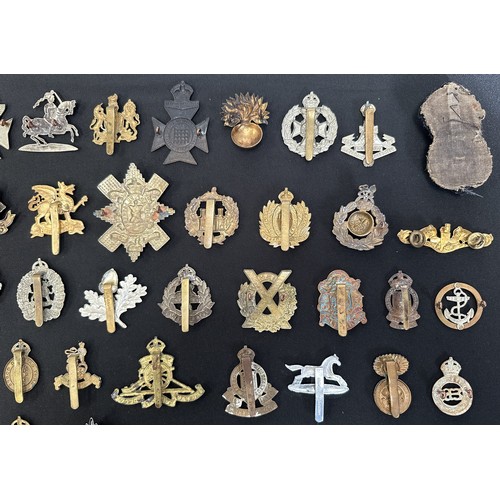 9191 - WW2 British Cap Badge collection comprising of over 60 badges and collar dogs.