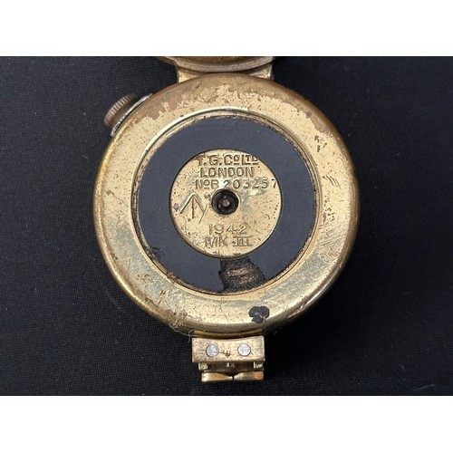 9198 - WW2 British Compass MKIII. Maker marked and dated 