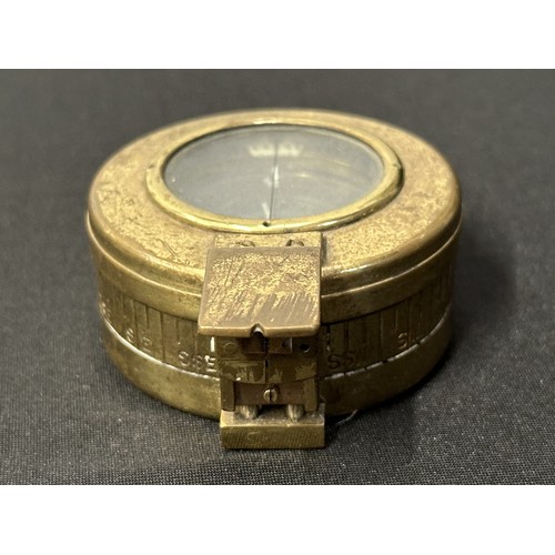 9198 - WW2 British Compass MKIII. Maker marked and dated 