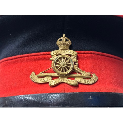 9209 - British Territorial Royal Artillery Officers Dress Cap with officers Full Gilt Cap Badge on blades. ... 