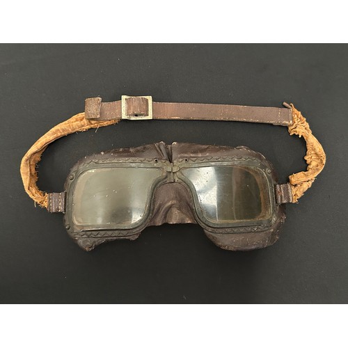 9221 - WW2 British RAF Battle of Britain Era Flying Goggles MKIII. Air Ministry 22C/695720/896 marked on st... 