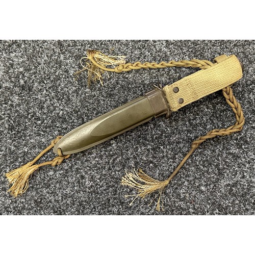 9285 - WW2 US M3 Fighting Knife with double edged blade 172mm in length, Parkerized finish, maker marked 