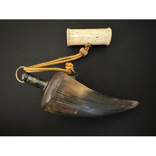 9326 - Japanese Powder Horn overall length approx. 170mm. Fitted with a wooden end with bronze measure/spou... 