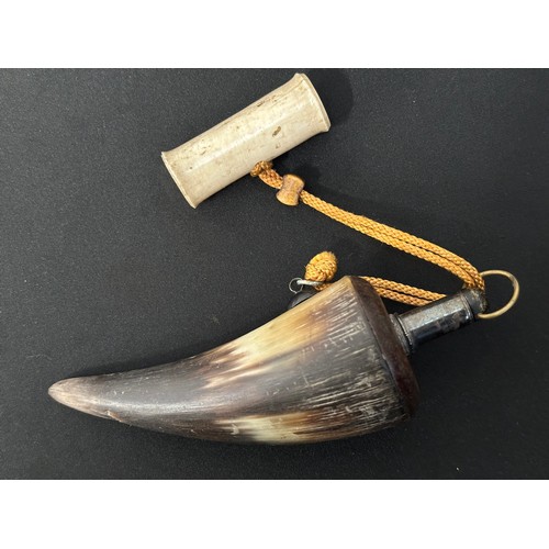 9326 - Japanese Powder Horn overall length approx. 170mm. Fitted with a wooden end with bronze measure/spou... 