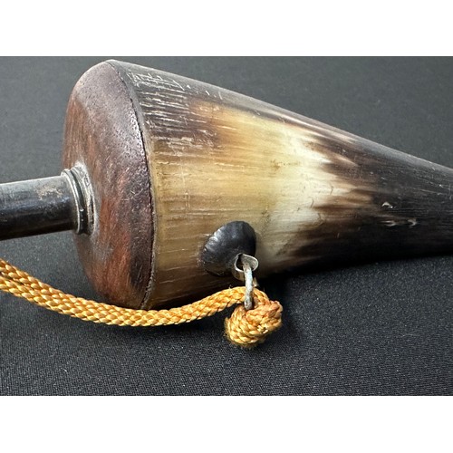 9326 - Japanese Powder Horn overall length approx. 170mm. Fitted with a wooden end with bronze measure/spou... 