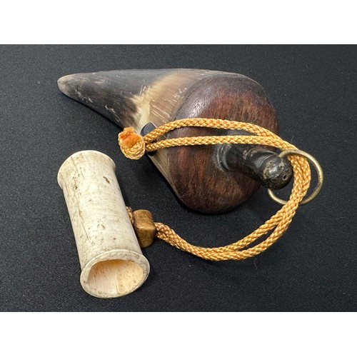 9326 - Japanese Powder Horn overall length approx. 170mm. Fitted with a wooden end with bronze measure/spou... 