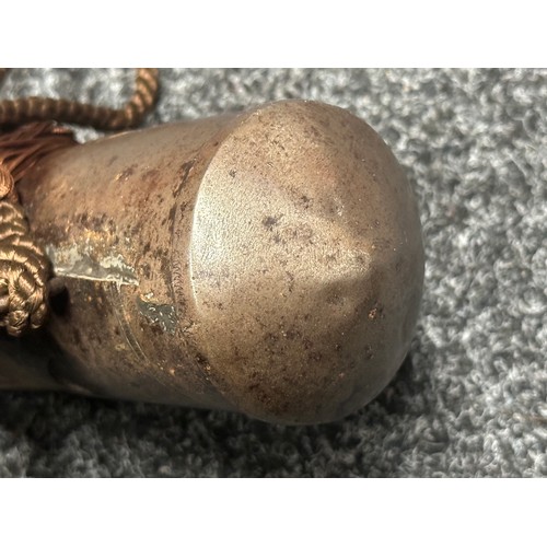 9332 - Large Powder Horn with steel fittings and brass band. Size 35cm. No markings.