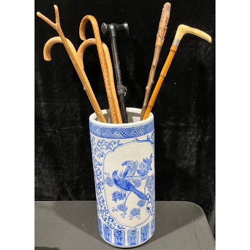 350 - A 20th century Chinese stick stand/umbrella stand, decorated in blue and white with fanciful birds, ... 