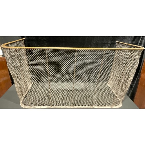 436 - A 19th century brass and steel D-shaped nursery fender, brass top rail, wire mesh front and sides, 7... 