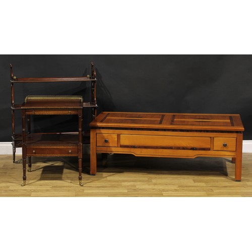 447 - A Chippendale style mahogany waterfall wall shelf, cockpen style ends, 90cm high, 77cm wide, 22cm de... 