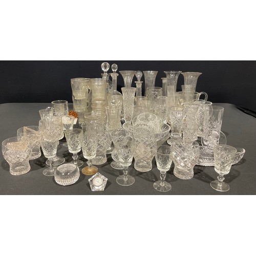 424 - Glassware - a large quantity of early 20th century and later cut and etched glass, including decante... 