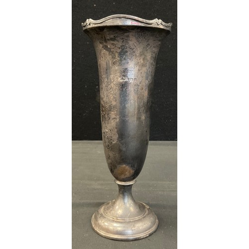 285 - A George V silver trumpet vase, 21cm high, Birmingham, c.1914, 331.3g gross