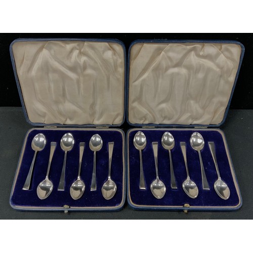 287 - Silver - Two cased sets of six silver tea spoons, William Hutton & Son Sheffield 1960, 2.7ozt.