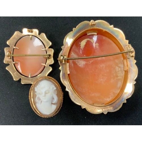 355 - A Victorian style oval cameo brooch, 9ct gold mount, Birmingham 1992, another smaller, Birmingham 19... 