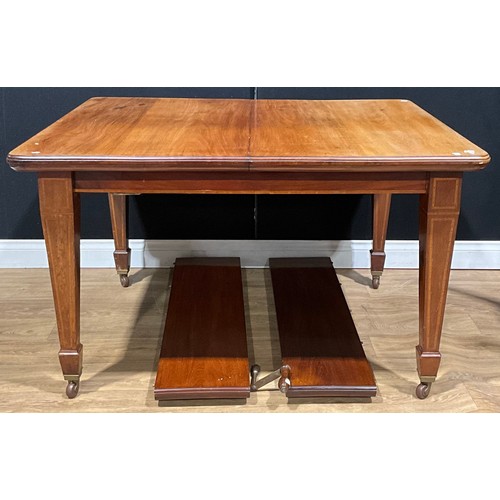 106 - An Edwardian satinwood crossbanded mahogany wind-out dining table, two additional leaves, c.1905