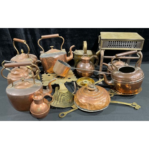 618 - A Victorian copper kettle; others, Victorian and later; a brass hot water can; a brass and iron foot... 