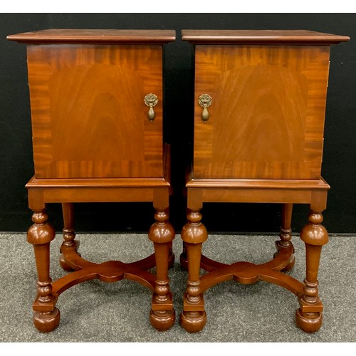 58 - A pair of ‘Edwin Lutyens, 1869-1944’ reproduction mahogany bedside cabinets, 77cm high x 38cm x 36.5... 