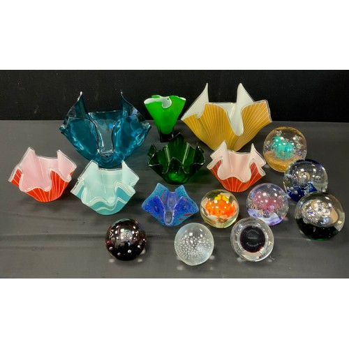 104 - Glass - a Jo Downs Aquarium glass handkerchief bowl;  others,  Caithness and other paperweights qty