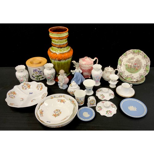 150 - Ceramics - Aynsley Pembroke ware including pair of candlesticks, pair of vases, bowl and dish, Nao f... 