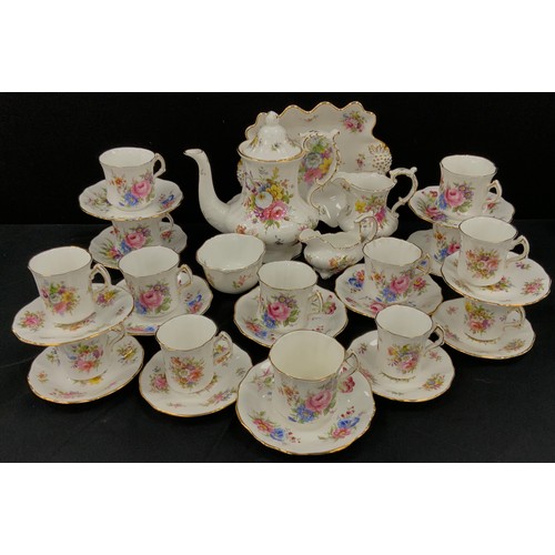 171 - A Hammersley Howard Sprays pattern tea and coffee set inc  tea cups and saucers, (8), Coffee cups an... 