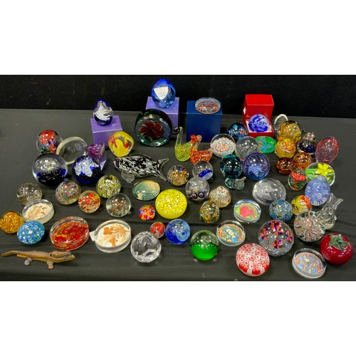 208 - A quantity of 20th century glass paperweights including; Caithness, Millefiori, Mdina, Murano and st... 