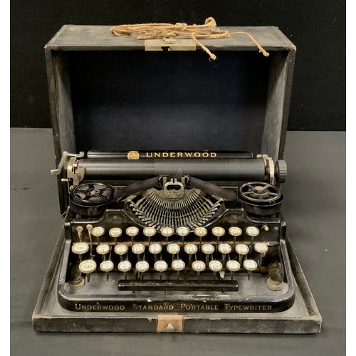 269 - An Underwood Standard Portable Typewriter, cased, c.1922.