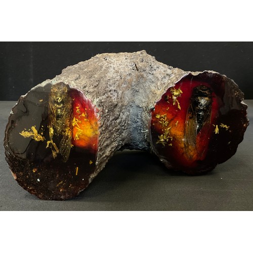 270 - An amber style resin tree trunk section, with insect platform terminals, 19.5cm wide