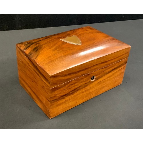 282 - A walnut jewellery box, fitted interior, 10.5cm x 19.7cm x 13cm