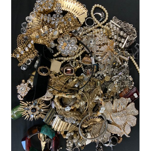 285 - Costume Jewellery - white metal rings, bracelets, gold plated necklace, collars, bracelets, brooches... 